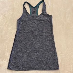 The North Face‎ tank top